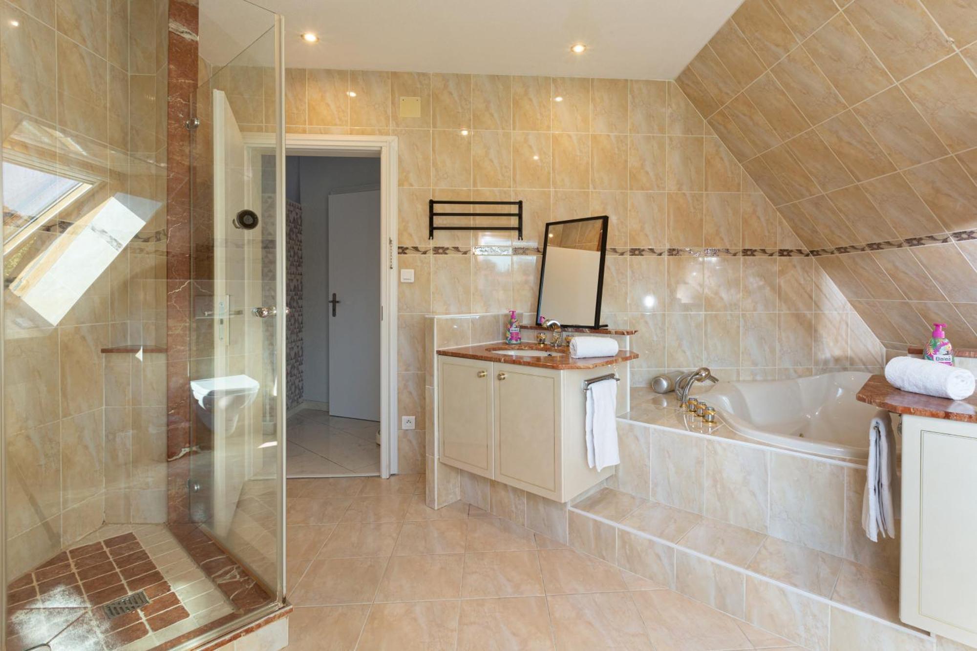 Gites Spa Strasbourg - Villa Ours - Spa Prive, Sauna, Borne D'Arcade, Babyfoot Ittenheim Exterior foto