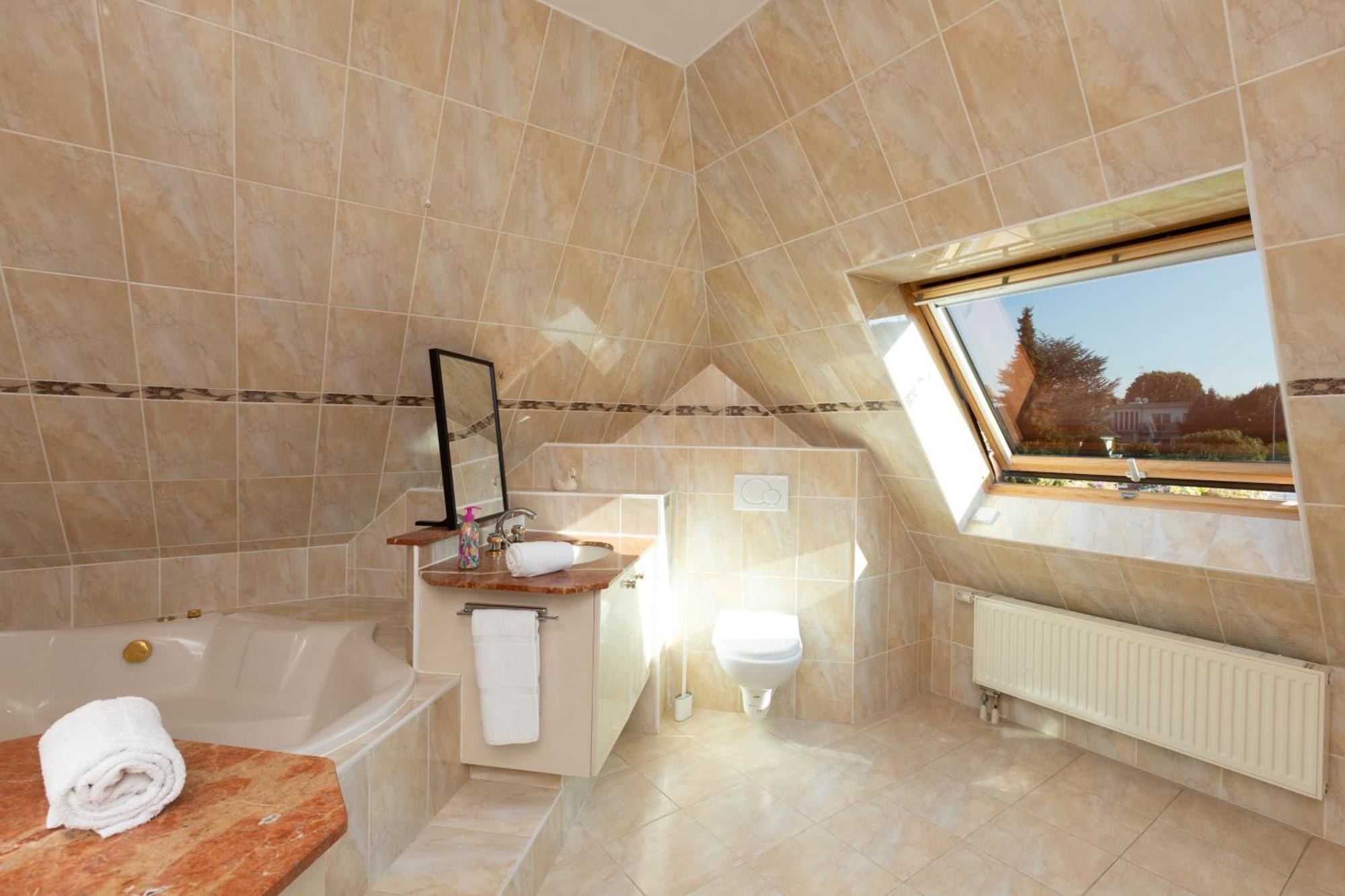 Gites Spa Strasbourg - Villa Ours - Spa Prive, Sauna, Borne D'Arcade, Babyfoot Ittenheim Exterior foto